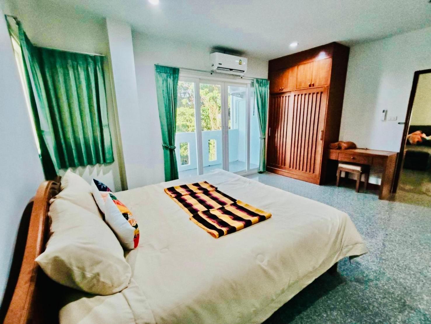Siray House Aparthotel Phuket Exteriör bild