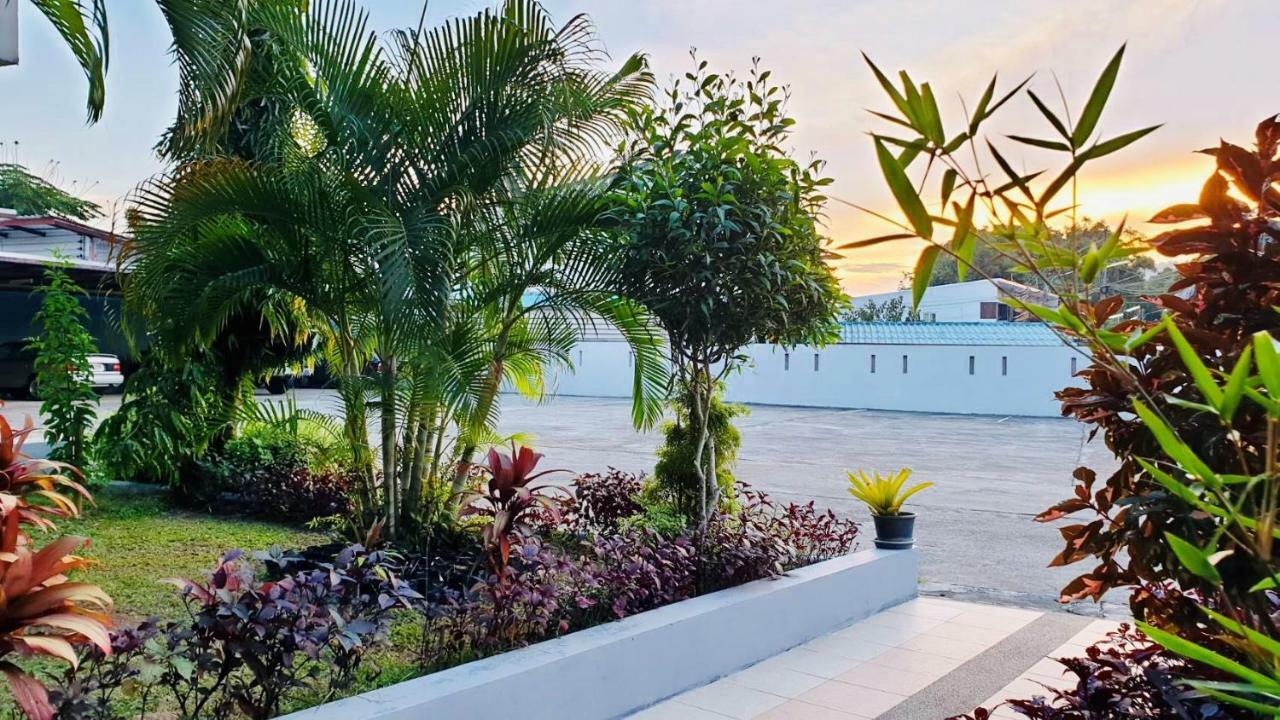 Siray House Aparthotel Phuket Exteriör bild